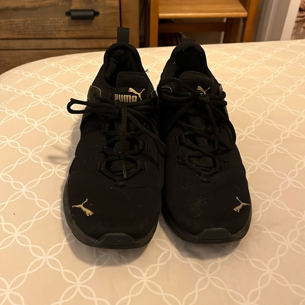 Black Puma Tennis Shoes